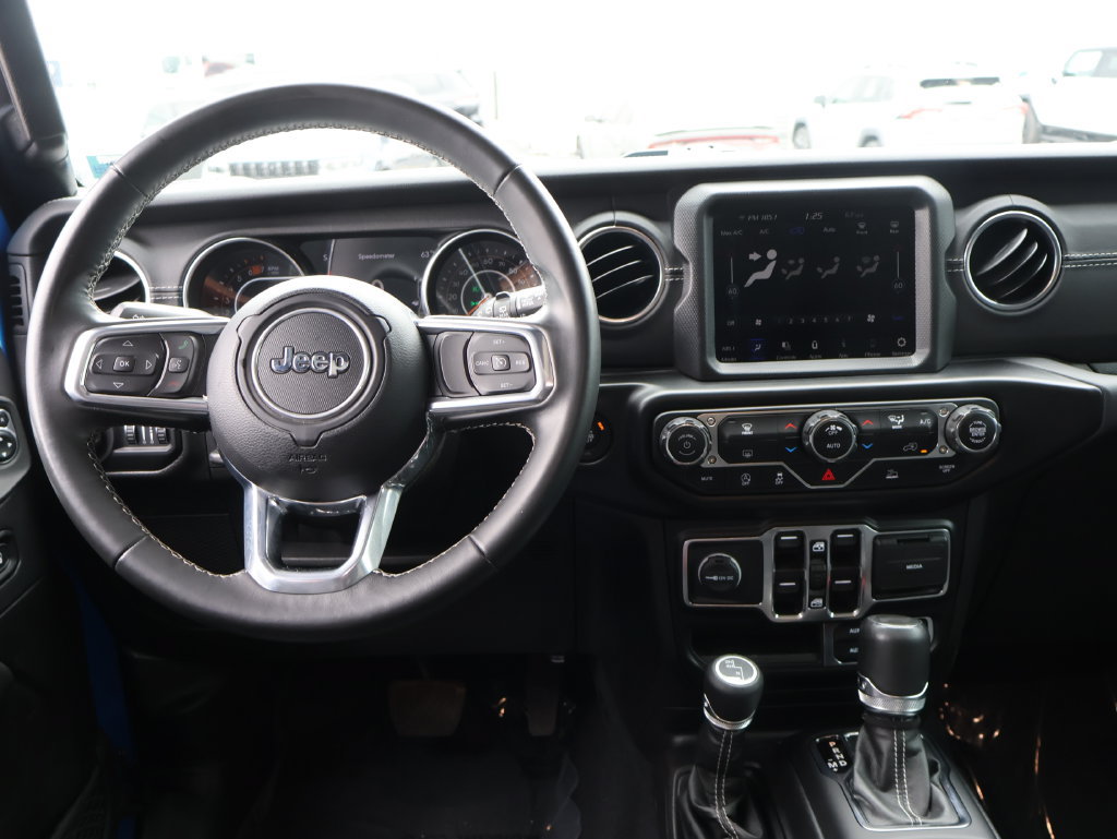 Used 2022 Jeep Wrangler Unlimited Sahara AWD/4WD image 17
