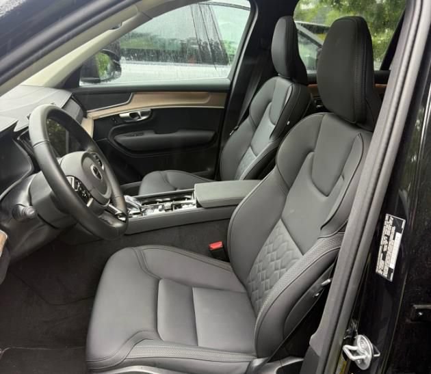 Used 2025 Volvo XC90 B5 Core AWD/4WD image 4