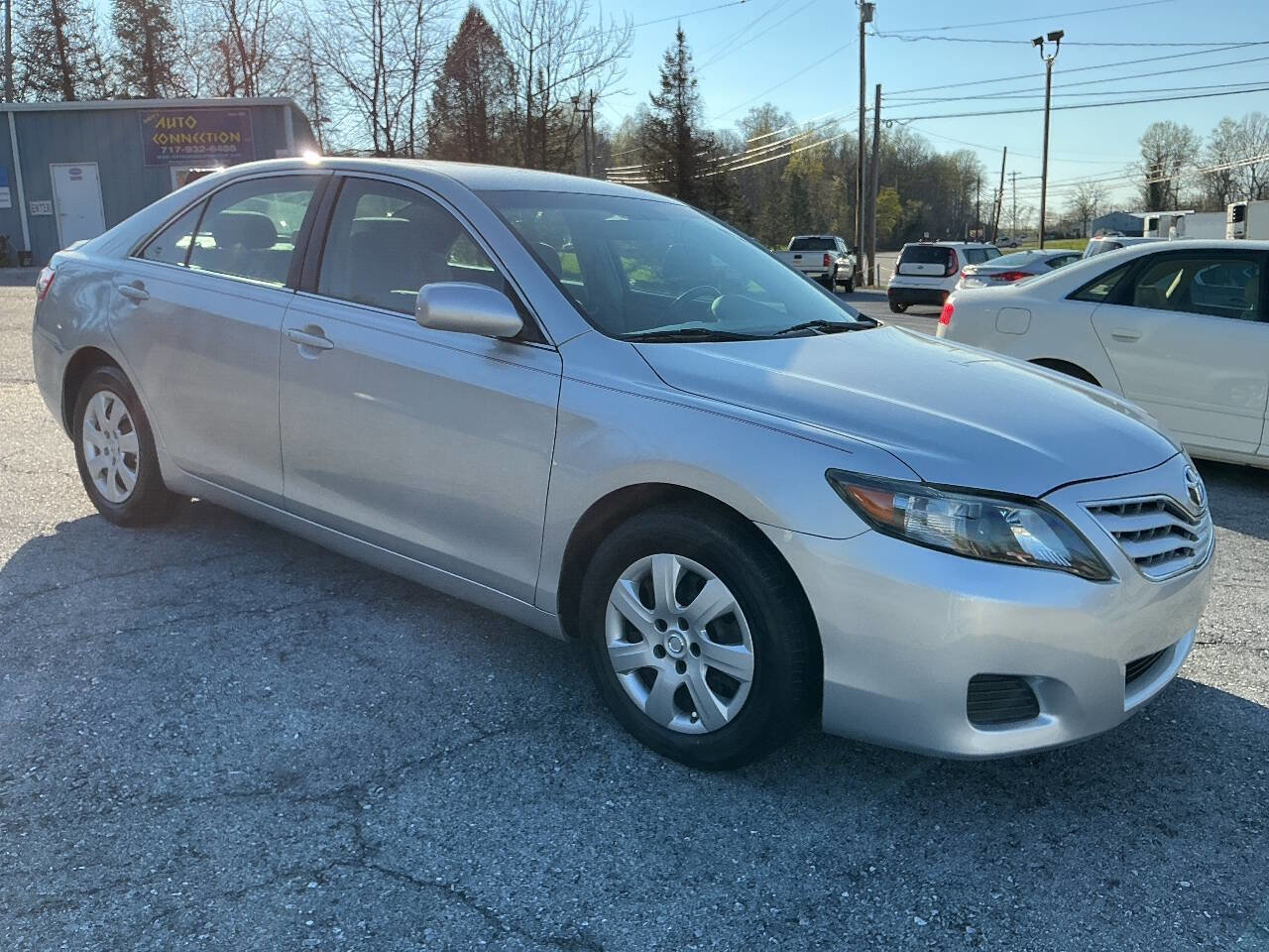 Used 2011 Toyota Camry LE FWD image 4
