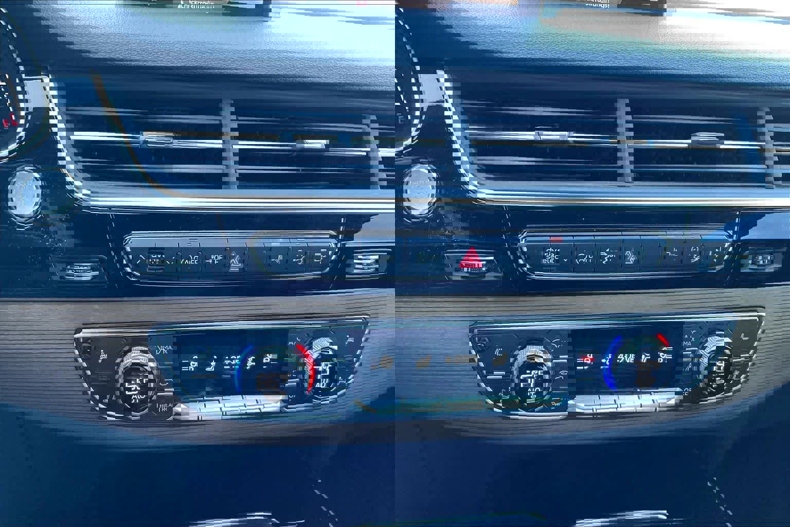 Used 2017 Audi Q7 3.0T Prestige image 30