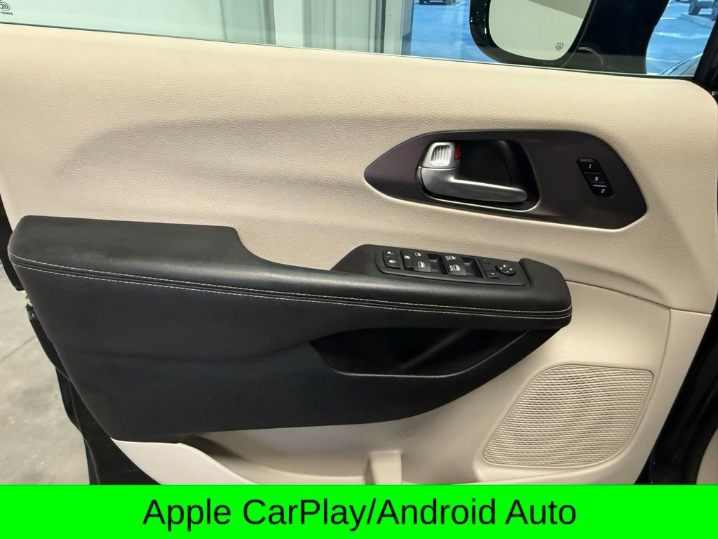 Used 2024 Chrysler Pacifica Touring-L image 15