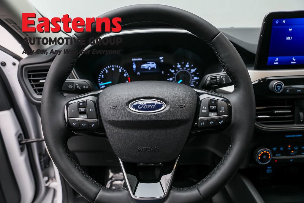 Used 2022 Ford Escape SE w/ Cold Weather Package image 10