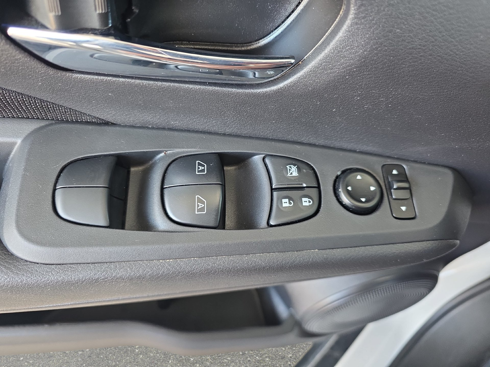 Used 2023 Nissan Kicks SV FWD image 26