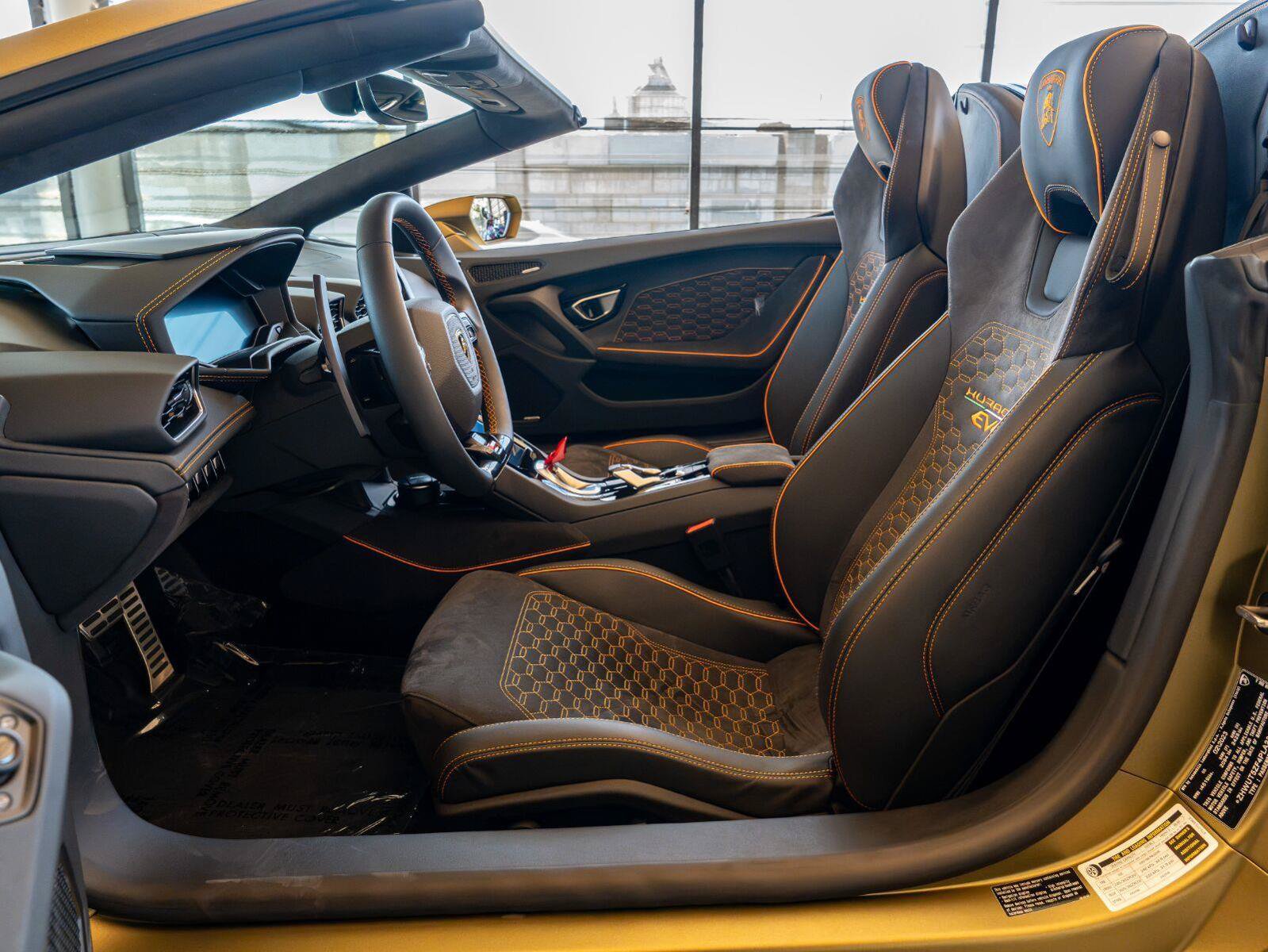 Used 2023 Lamborghini Huracan EVO RWD image 36