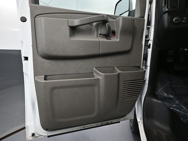 Used 2022 Chevrolet Express 2500 w/ Driver Convenience Package image 17