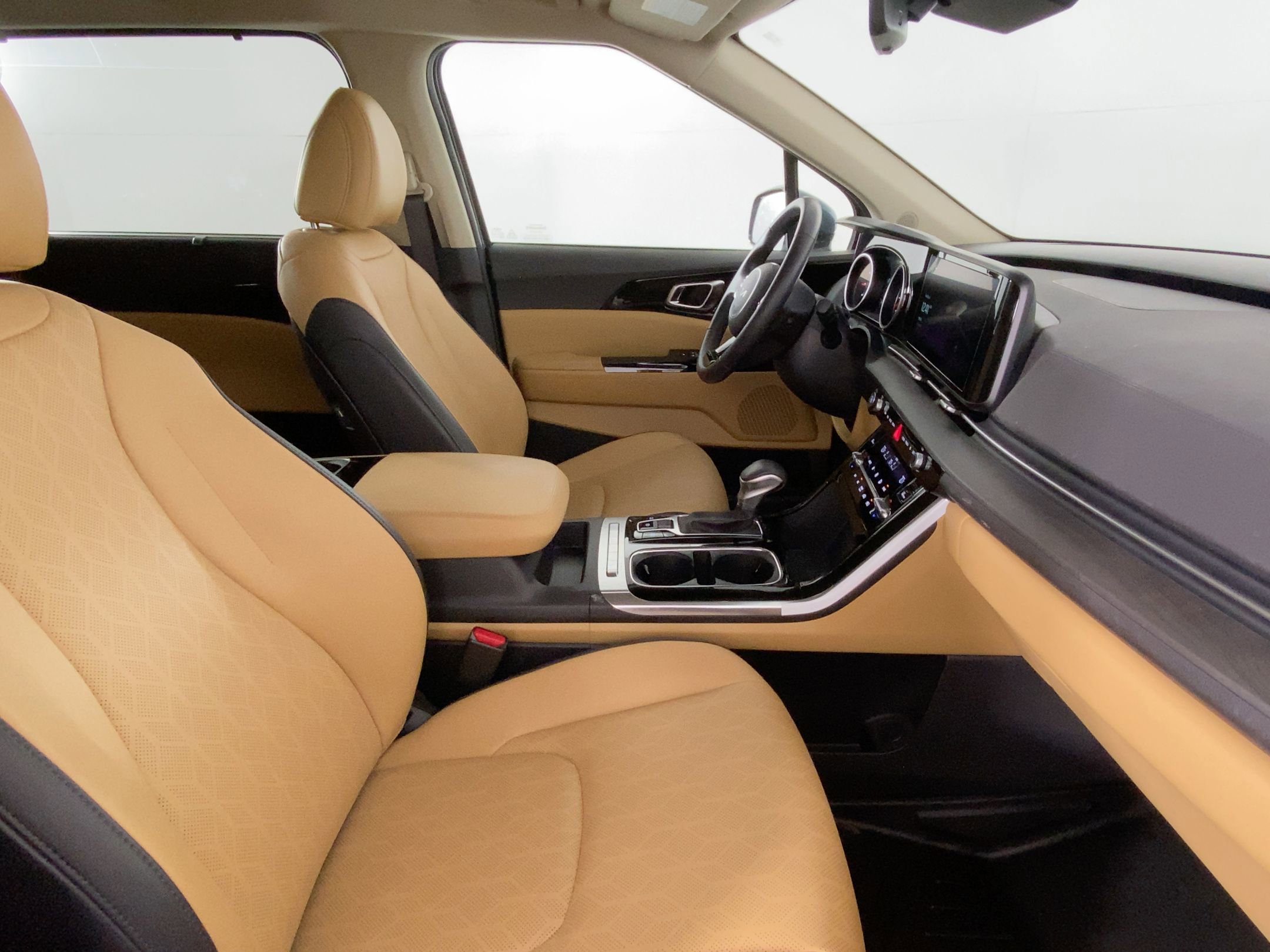 Used 2024 Kia Carnival EX image 26