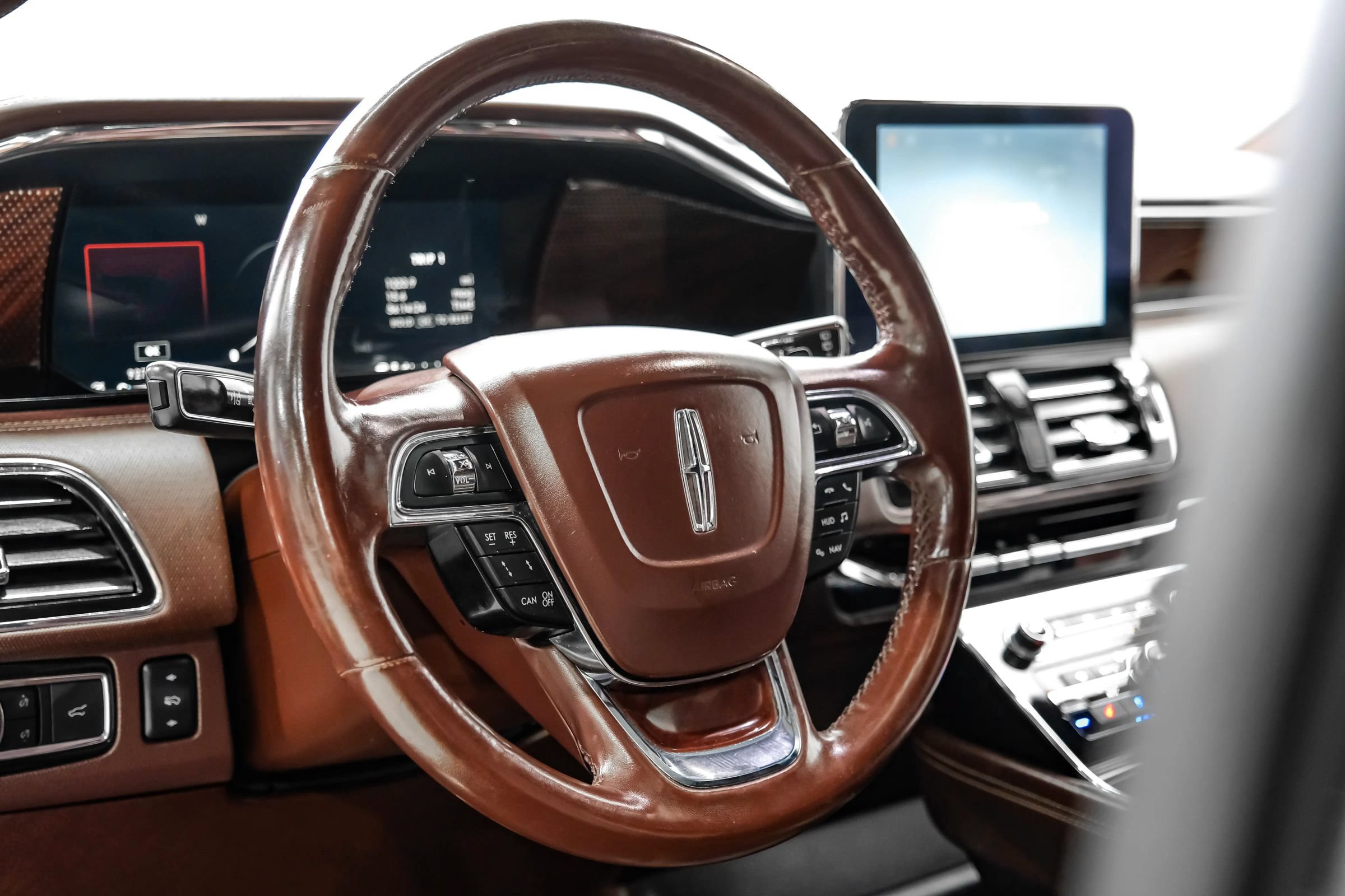 Used 2018 Lincoln Navigator Black Label w/ Cargo Package AWD/4WD image 21