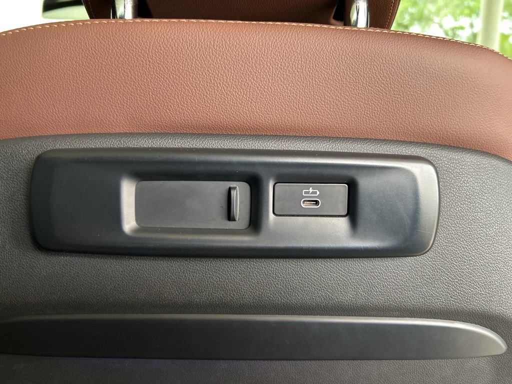 Used 2022 BMW X7 M50i w/ Dynamic Handling Package image 34