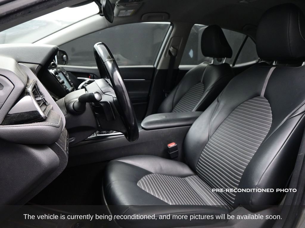 Used 2019 Toyota Camry SE w/ Carpet Mat Package image 6