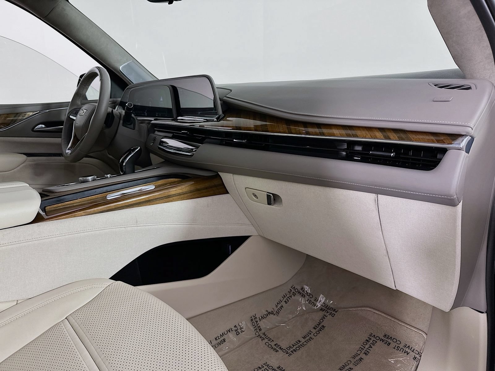 Used 2024 Cadillac Escalade Premium Luxury Platinum AWD/4WD image 33
