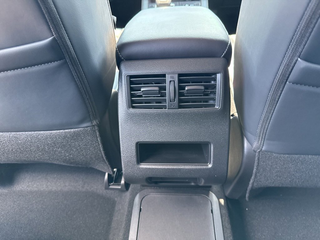 New 2025 Mitsubishi Outlander SE image 21