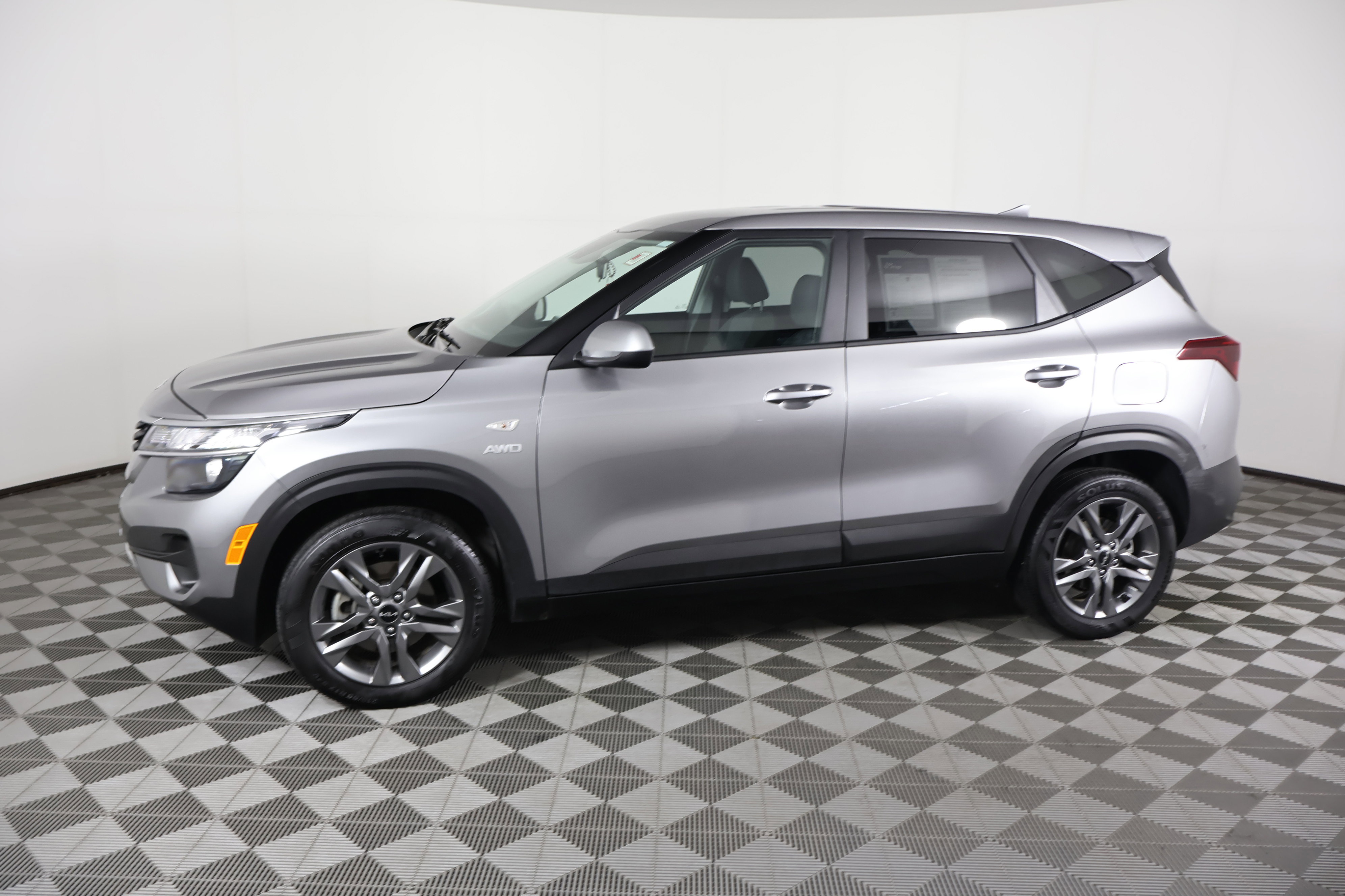 Used 2022 Kia Seltos LX image 9