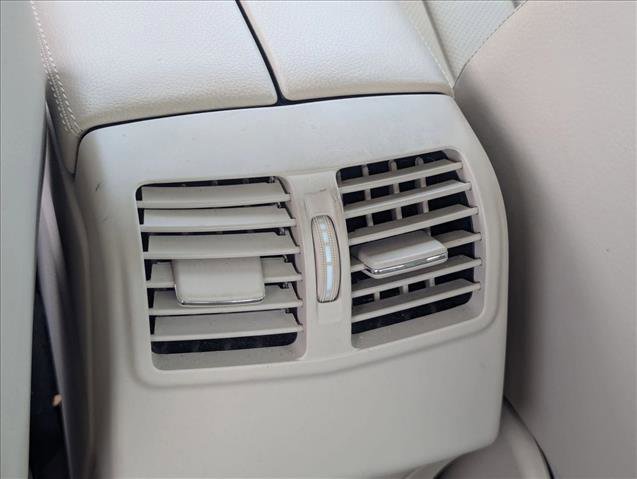 Used 2016 Mercedes-Benz E 400 Sedan image 15