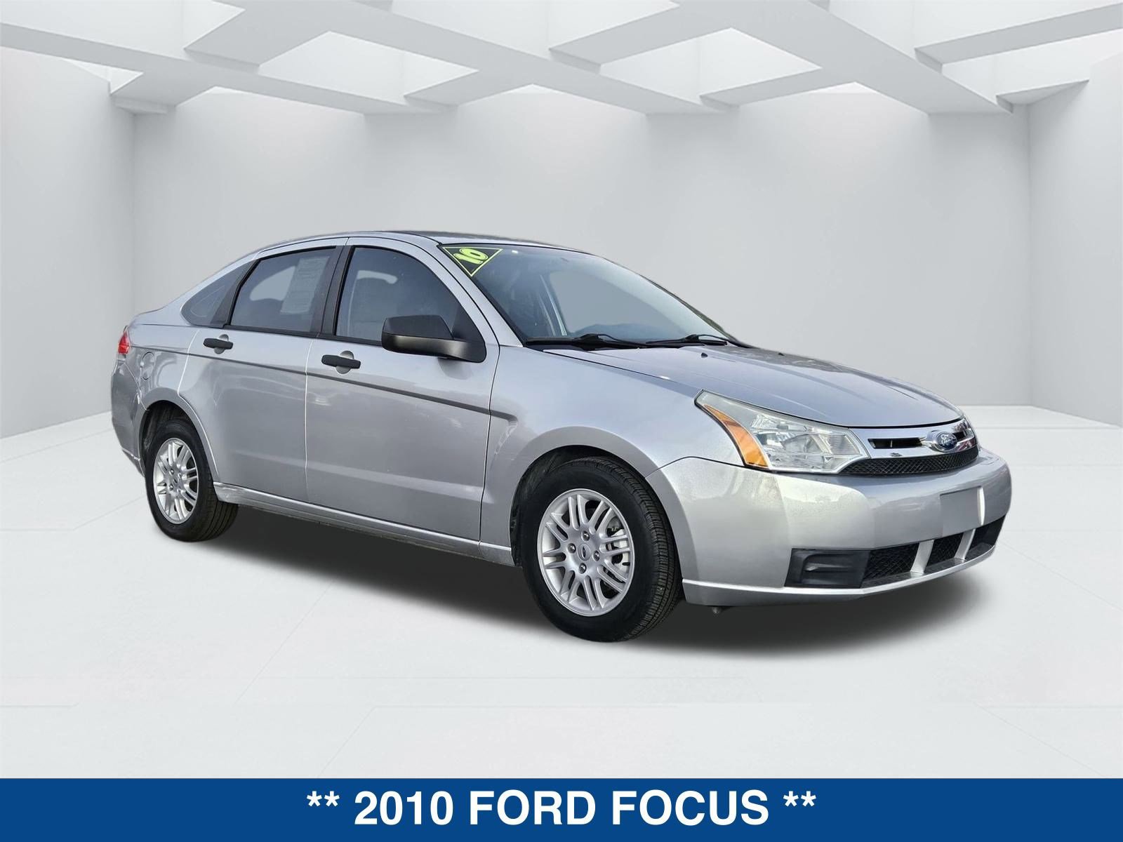 Used 2010 Ford Focus SE image 2
