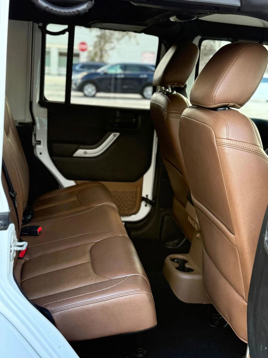 Used 2017 Jeep Wrangler Unlimited Sahara w/ Connectivity Group image 12