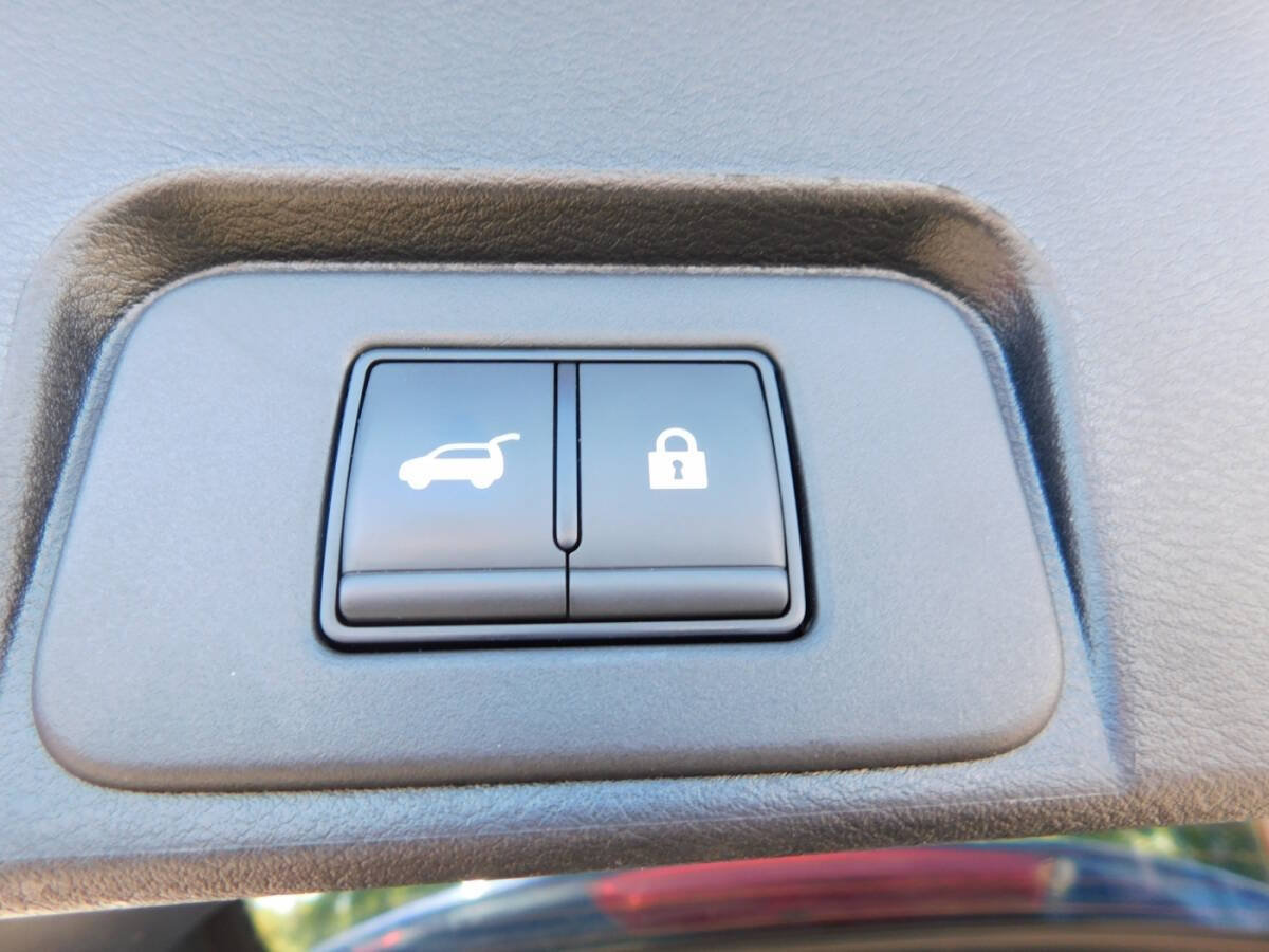 Used 2025 Nissan Rogue SV FWD image 6