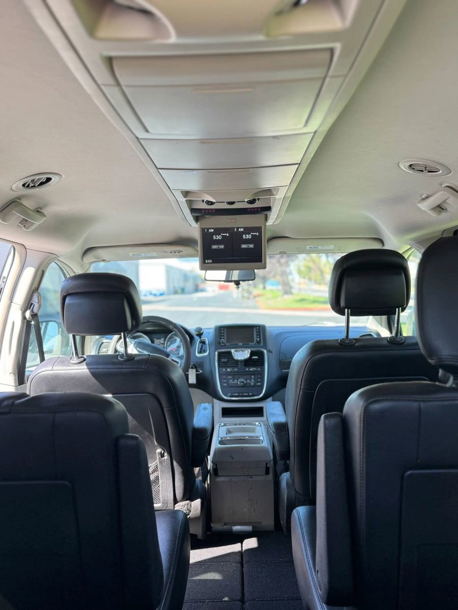 Used 2013 Chrysler Town & Country Touring image 15