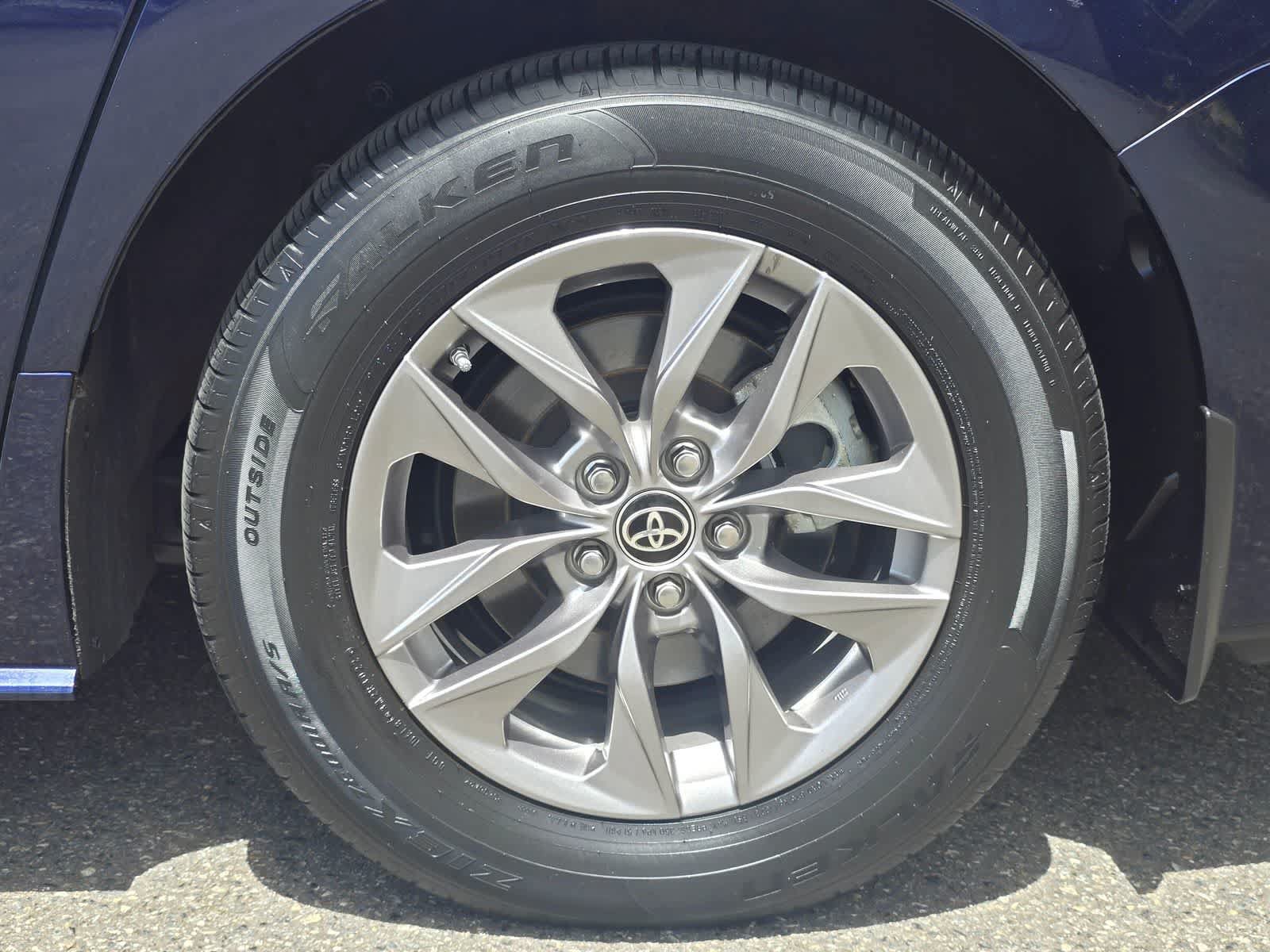 Used 2023 Toyota Sienna XLE AWD/4WD image 8