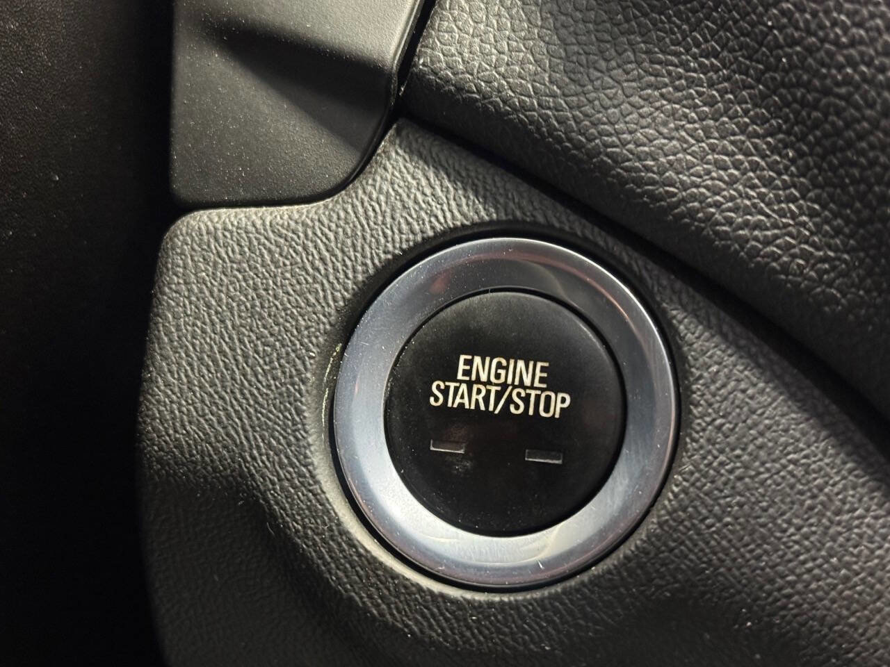 Used 2018 Chevrolet Equinox LT image 21