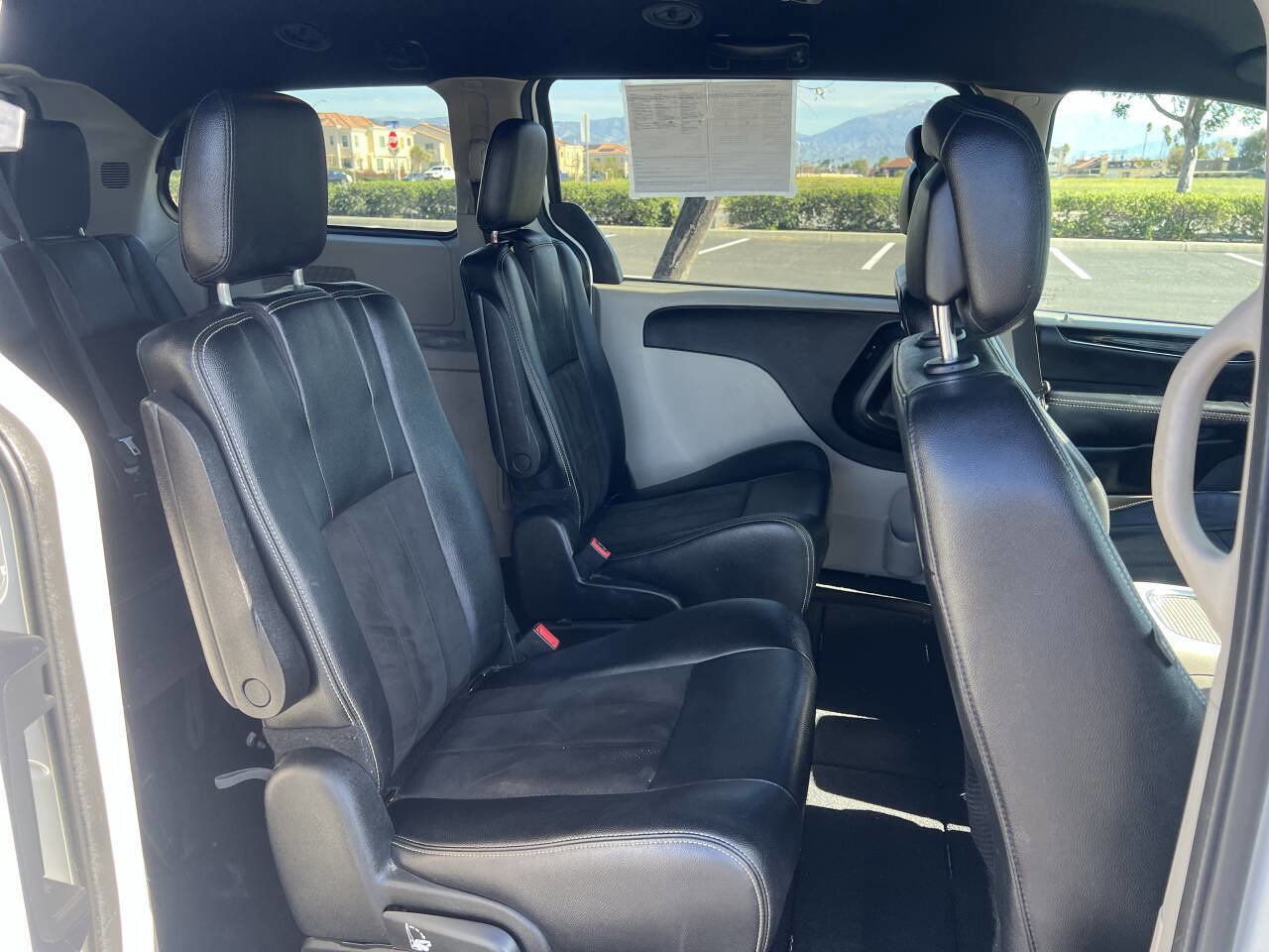 Used 2019 Dodge Grand Caravan SXT image 7