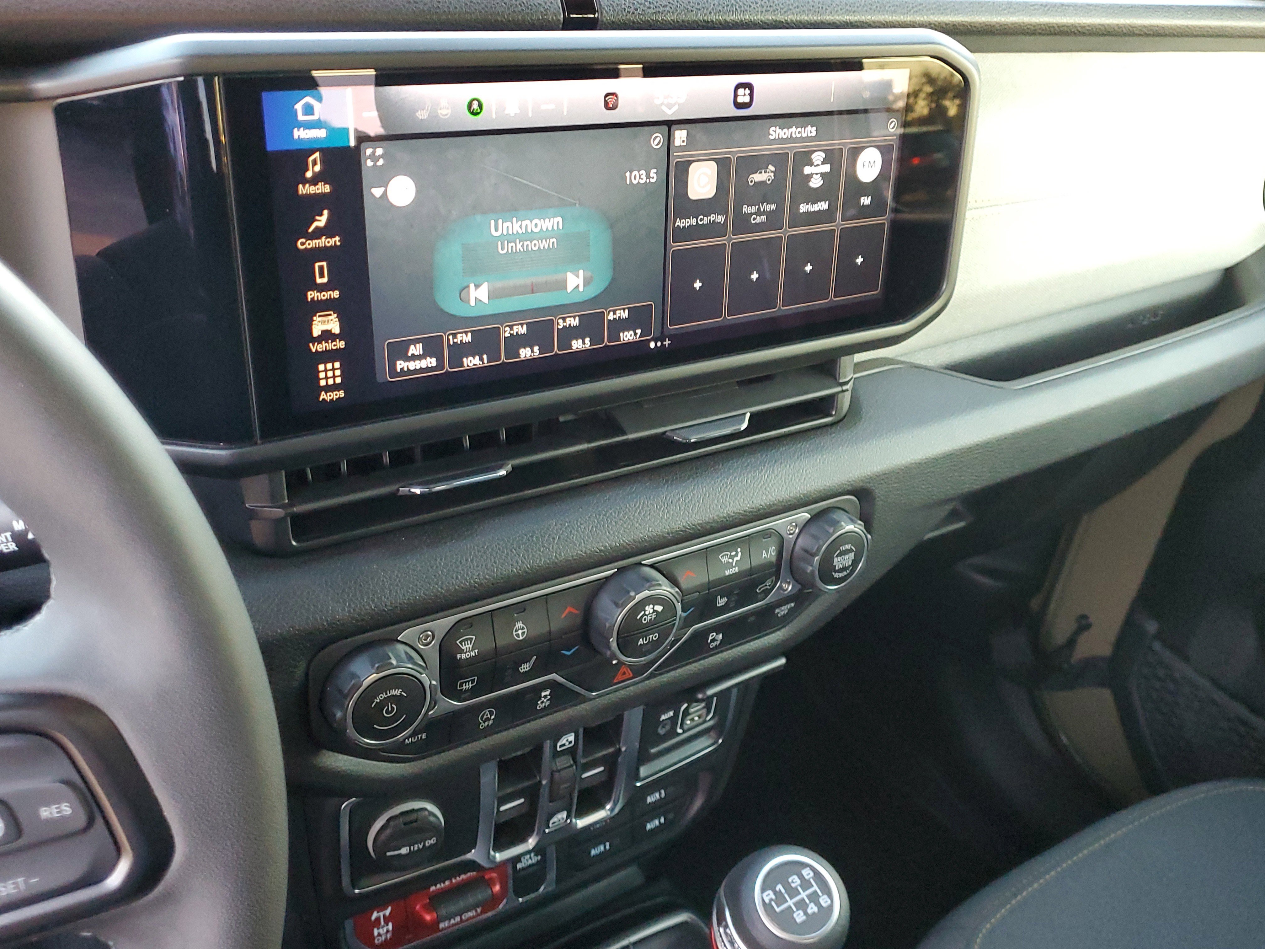 Used 2025 Jeep Wrangler Willys image 24