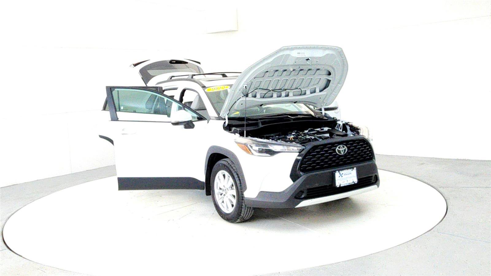 Certified 2023 Toyota Corolla Cross LE image 9