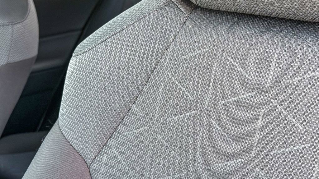 Used 2025 Toyota RAV4 XLE AWD/4WD image 23