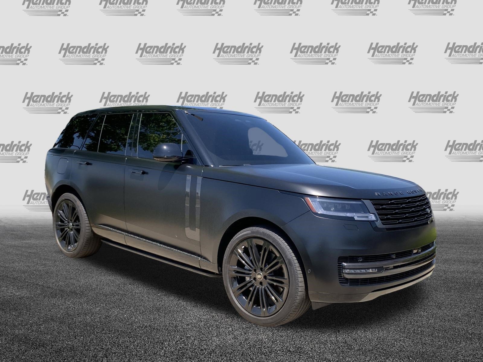 Used 2025 Land Rover Range Rover SE AWD/4WD image 2