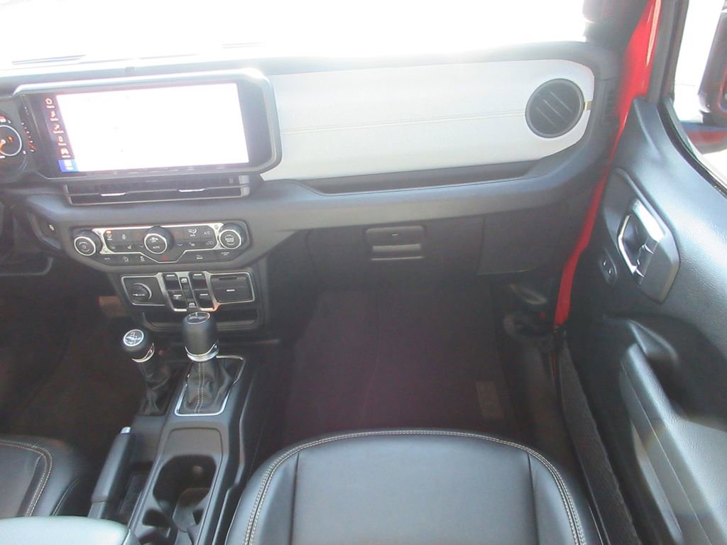 Used 2025 Jeep Wrangler Sport S image 17