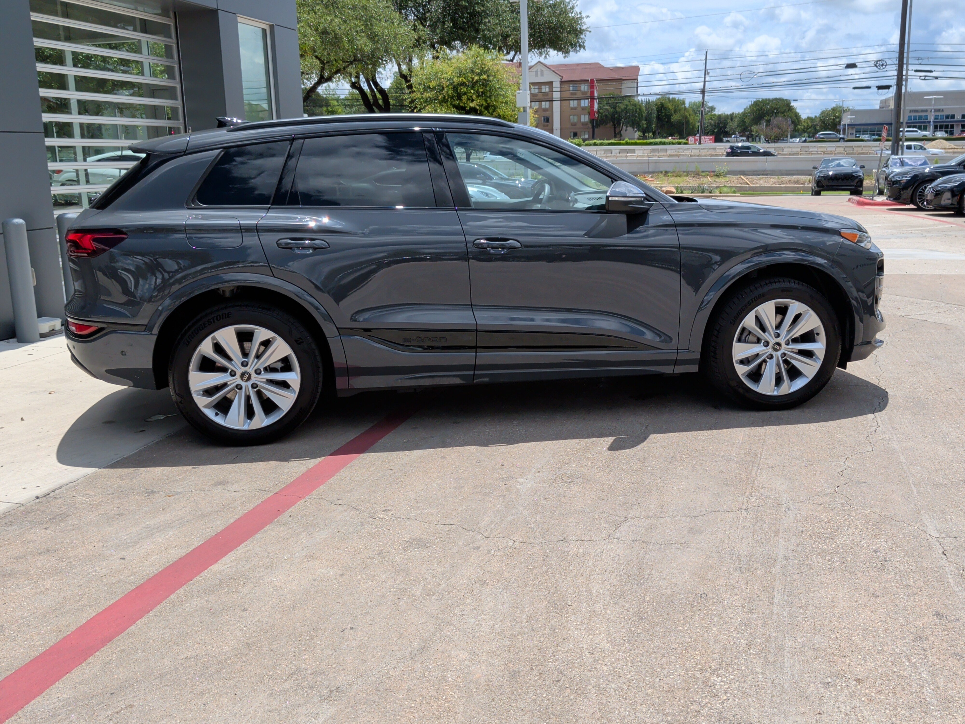 Used 2025 Audi Q6 e-tron Premium w/ Convenience Package RWD image 11
