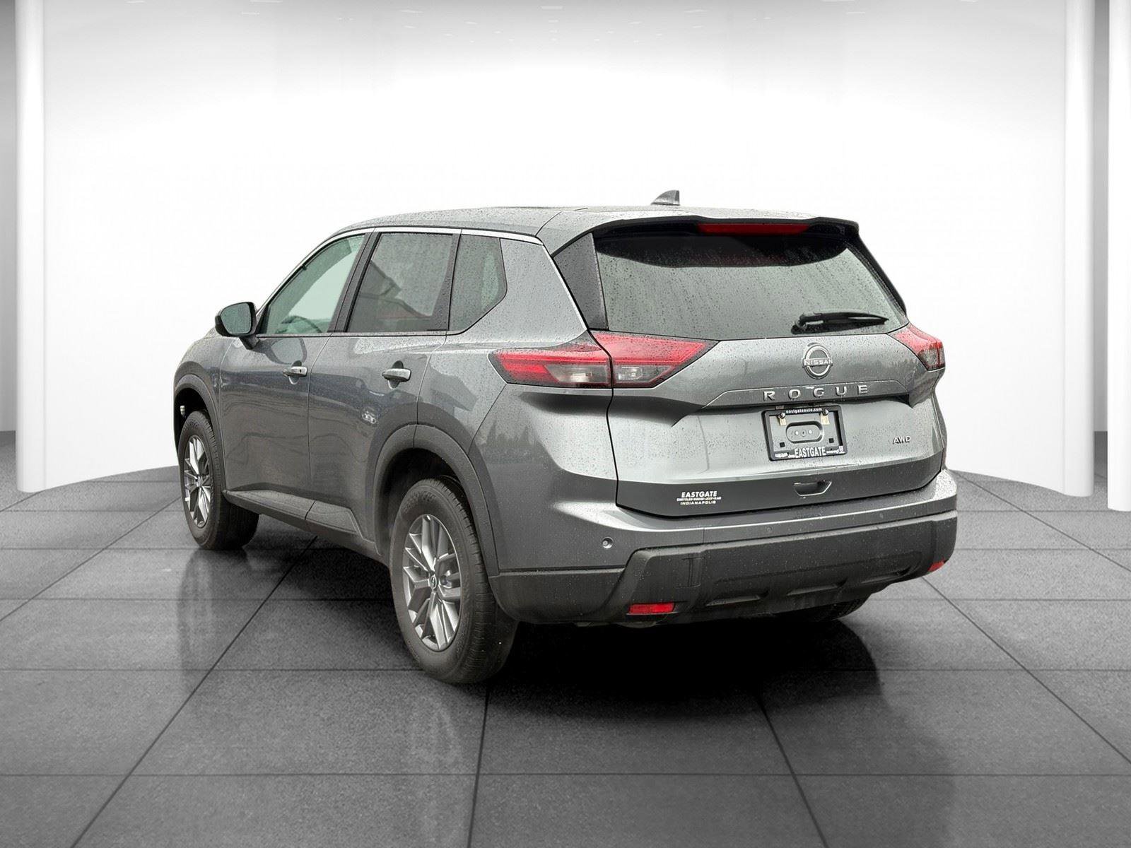 Used 2026 Nissan Rogue SV AWD/4WD image 5