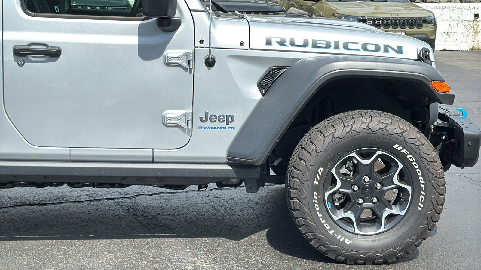 Used 2023 Jeep Wrangler Unlimited Rubicon 4xe w/ Steel Bumper Group AWD/4WD image 11