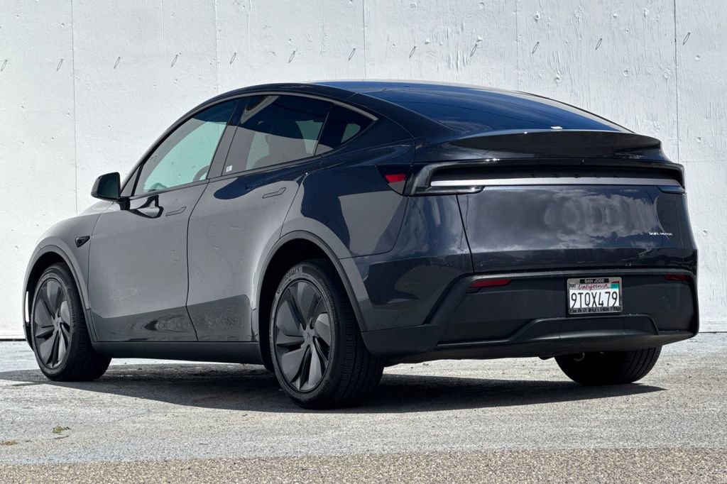 Used 2026 Tesla Model Y Long Range image 5