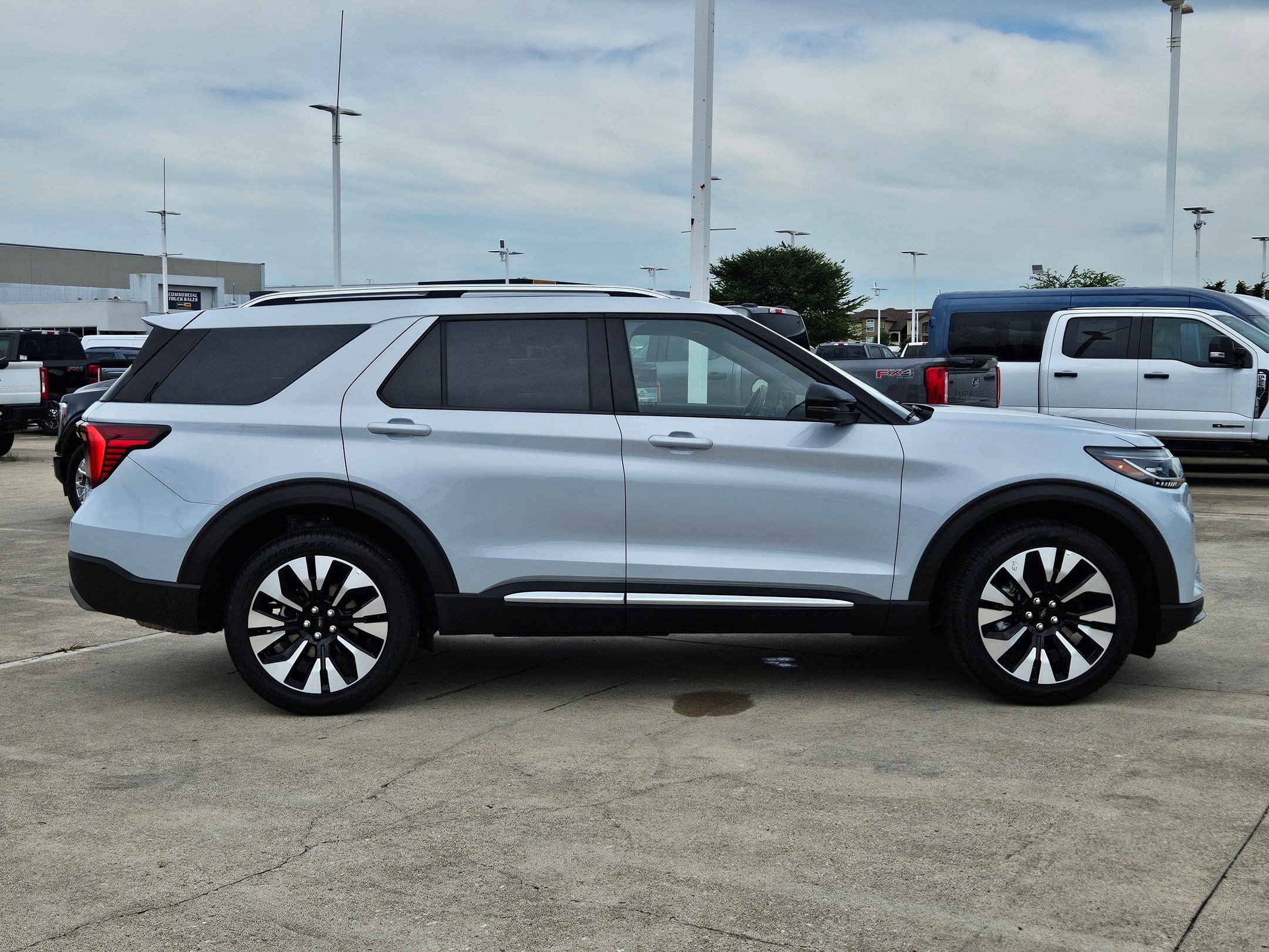 Used 2026 Ford Explorer Platinum w/ LUX Leather Package AWD/4WD image 2