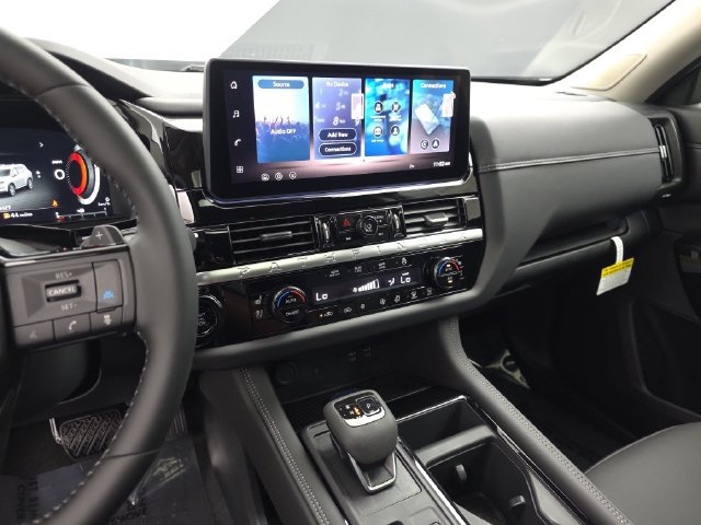 New 2026 Nissan Pathfinder Platinum w/ Accent Package FWD image 28