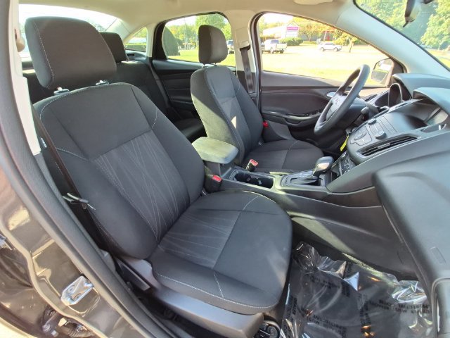 Used 2018 Ford Focus SE FWD image 34