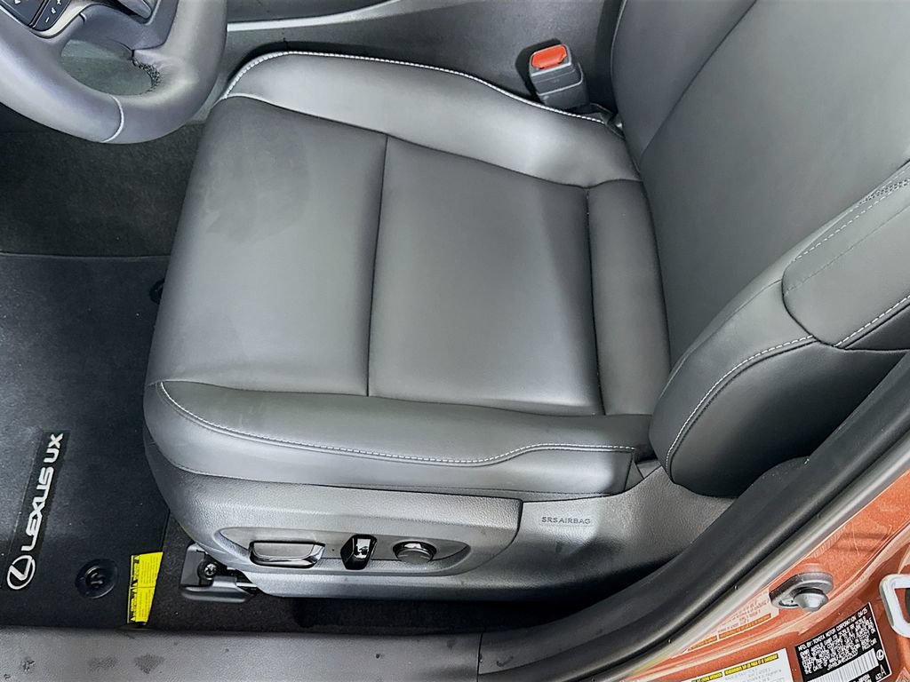 Certified 2025 Lexus UX 300h FWD w/ Accessory Package (Z2) image 20