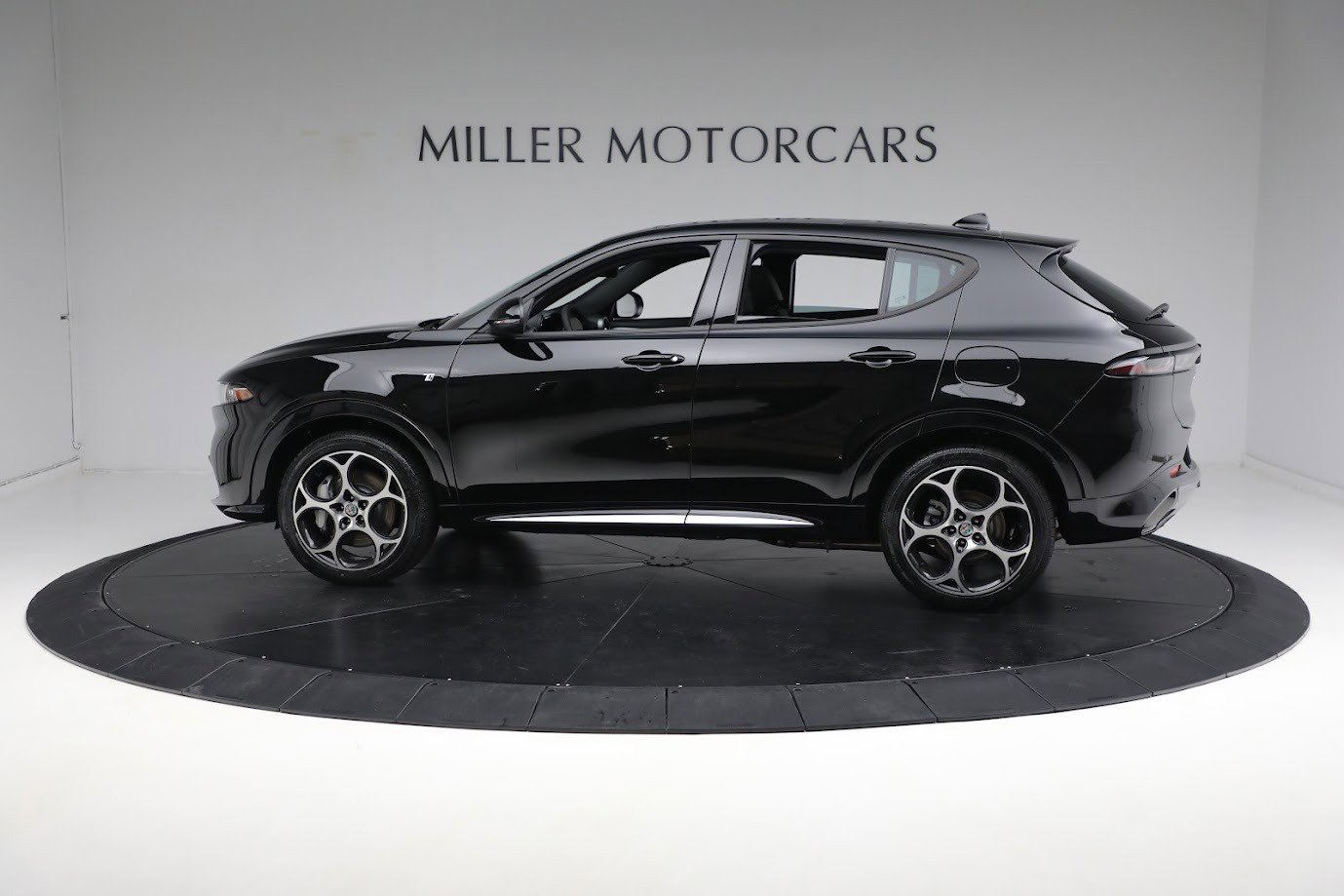Used 2024 Alfa Romeo Tonale Ti AWD/4WD image 5