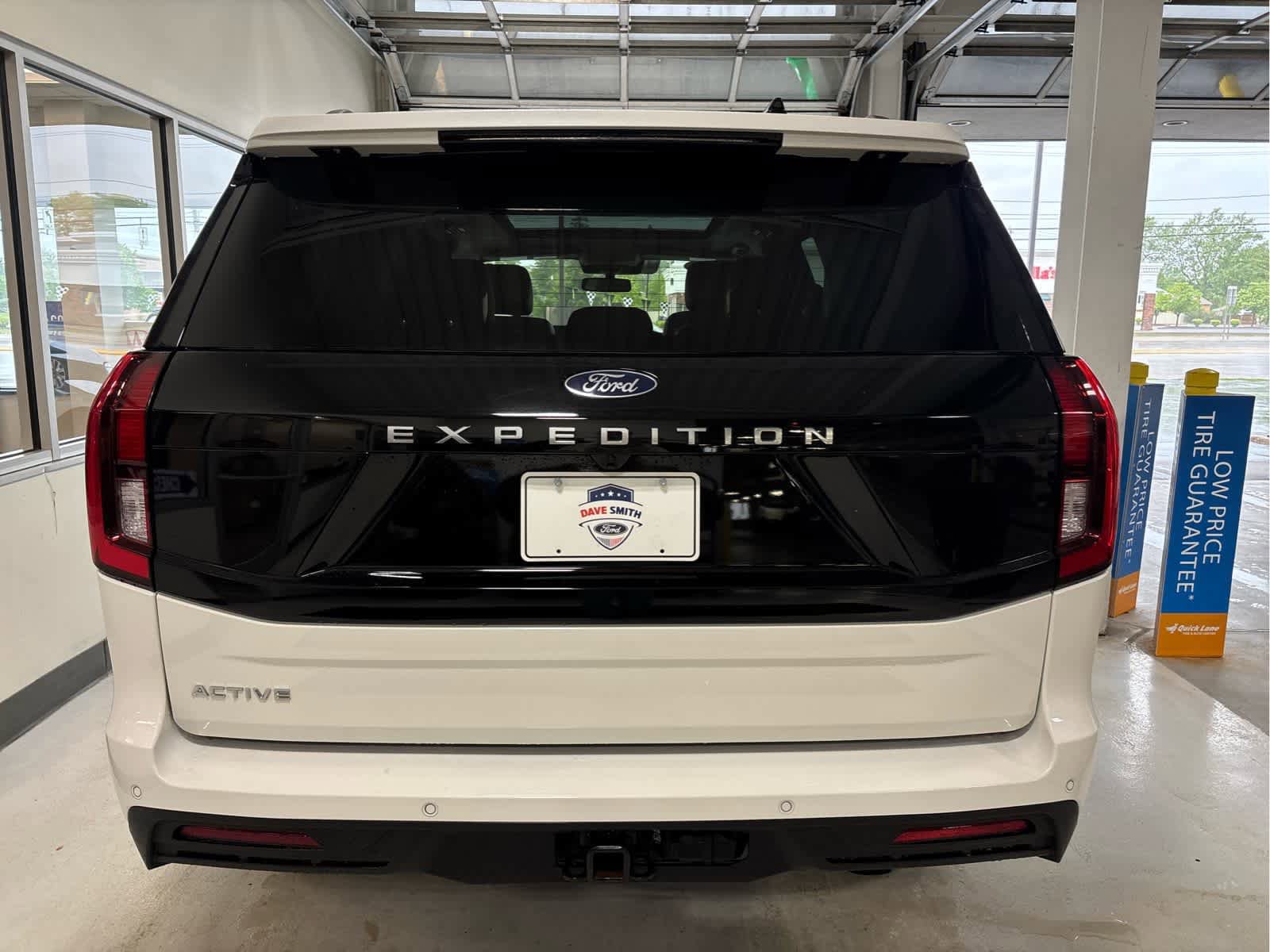 Used 2025 Ford Expedition Active AWD/4WD image 7
