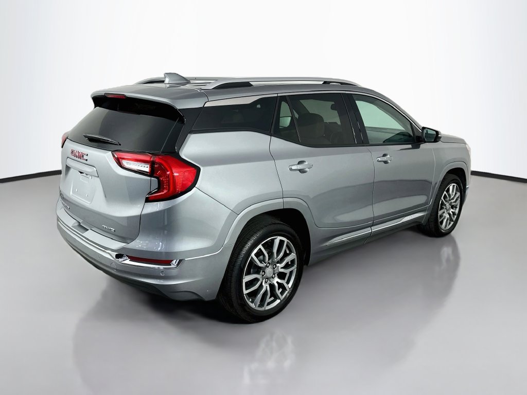 Used 2024 GMC Terrain Denali w/ Denali Premium Package AWD/4WD image 7