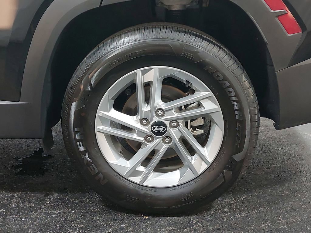 Certified 2025 Hyundai Tucson SE image 32