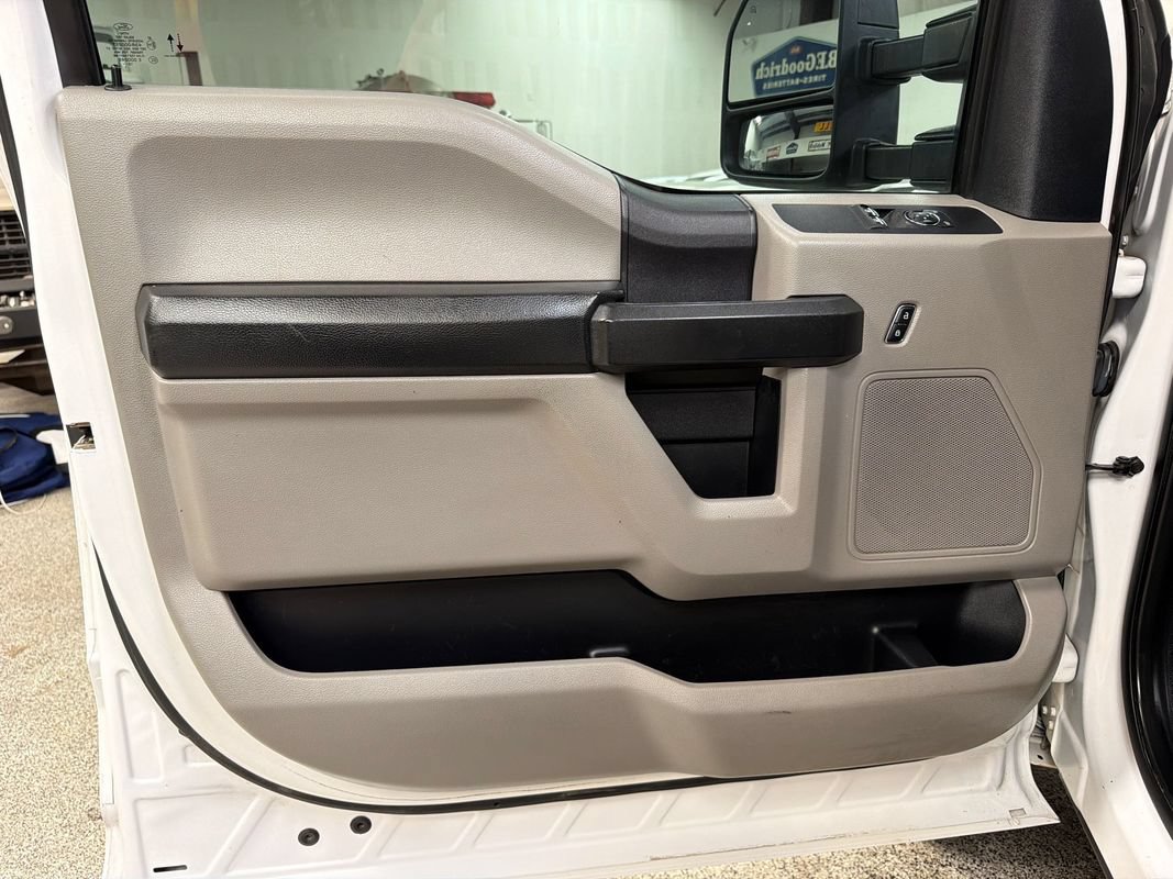 Used 2020 Ford F550 2WD Regular Cab Super Duty image 29