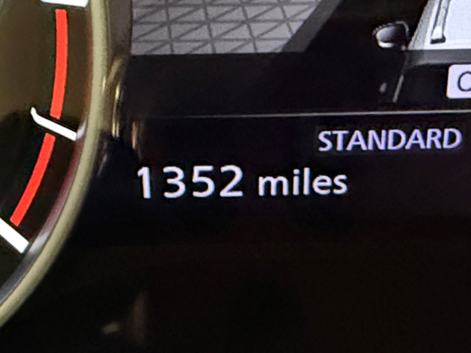 Used 2025 Nissan Rogue SV w/ SV Premium Package image 2