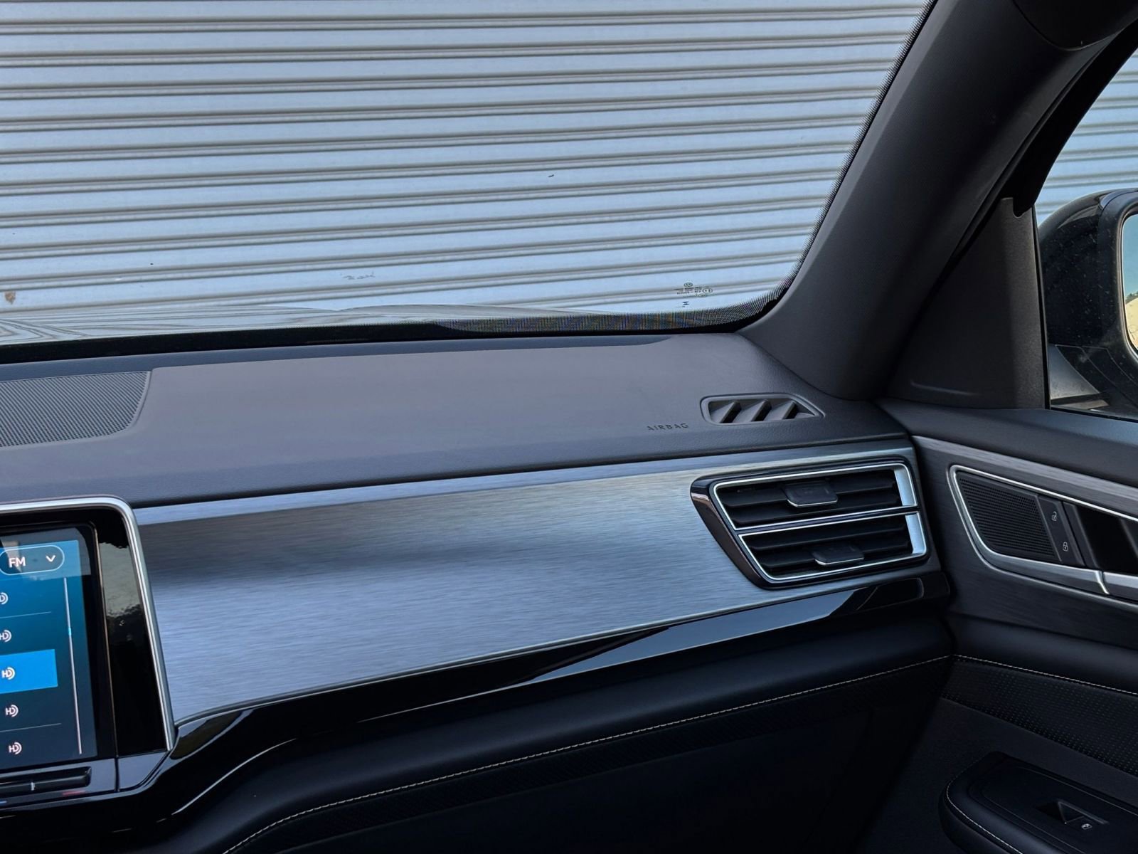 Used 2024 Volkswagen Atlas Cross Sport SE image 35