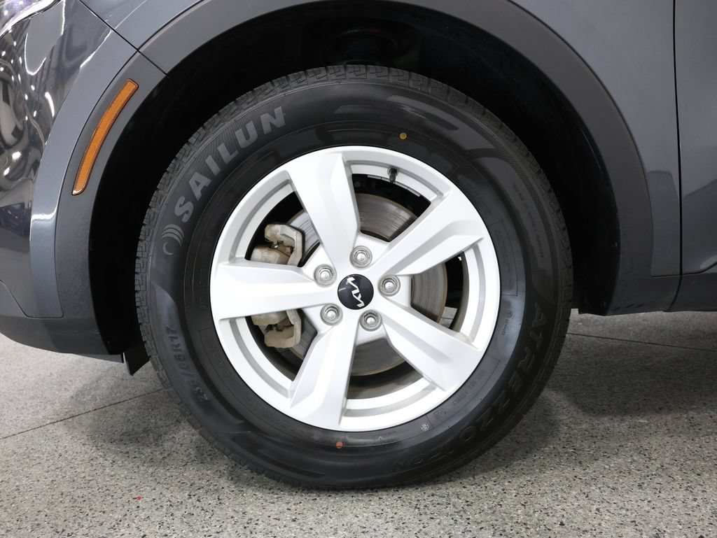 Used 2022 Kia Sorento LX FWD image 5