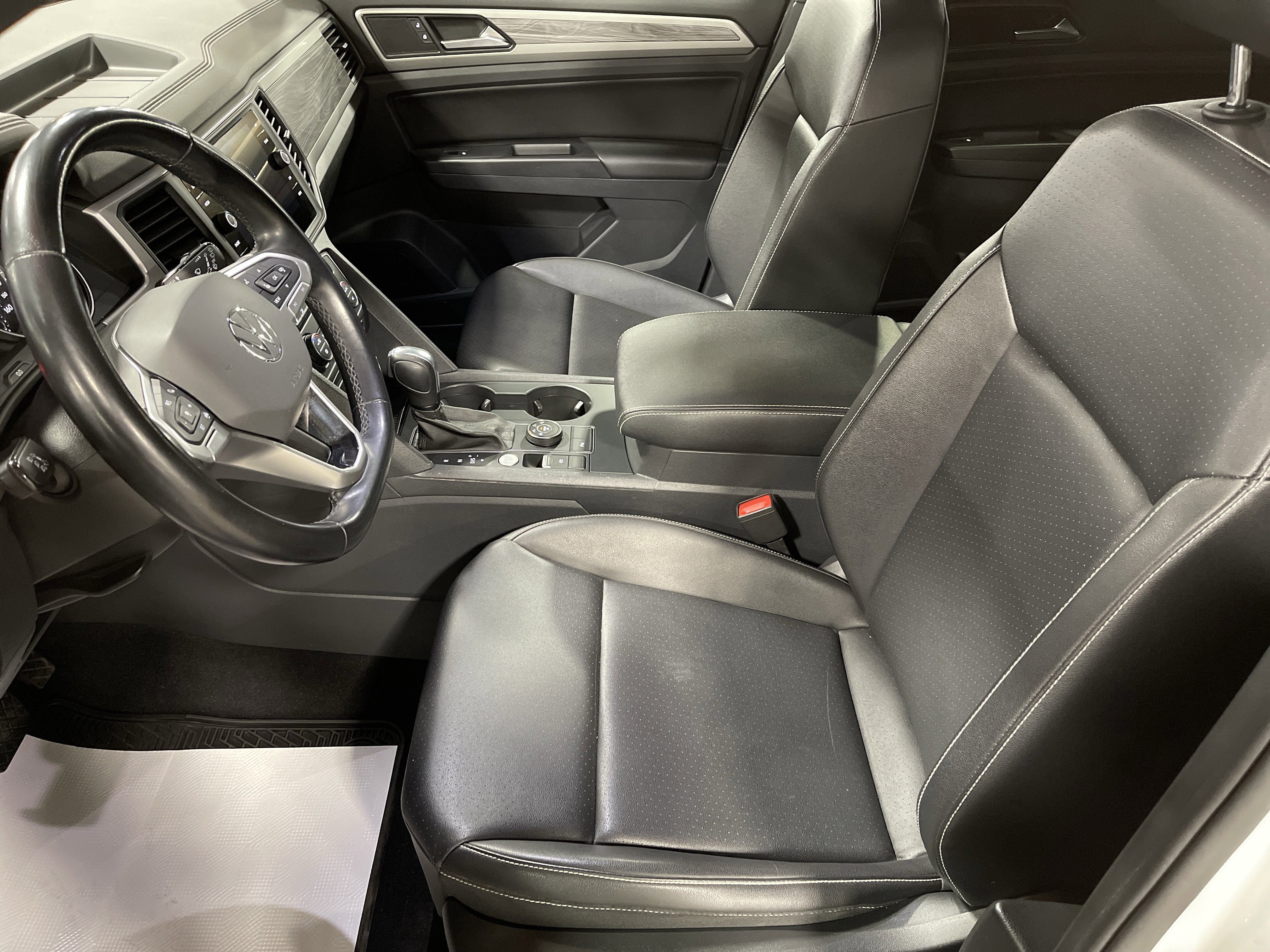 Used 2020 Volkswagen Atlas Cross Sport SE w/ Panoramic Sunroof Package image 11