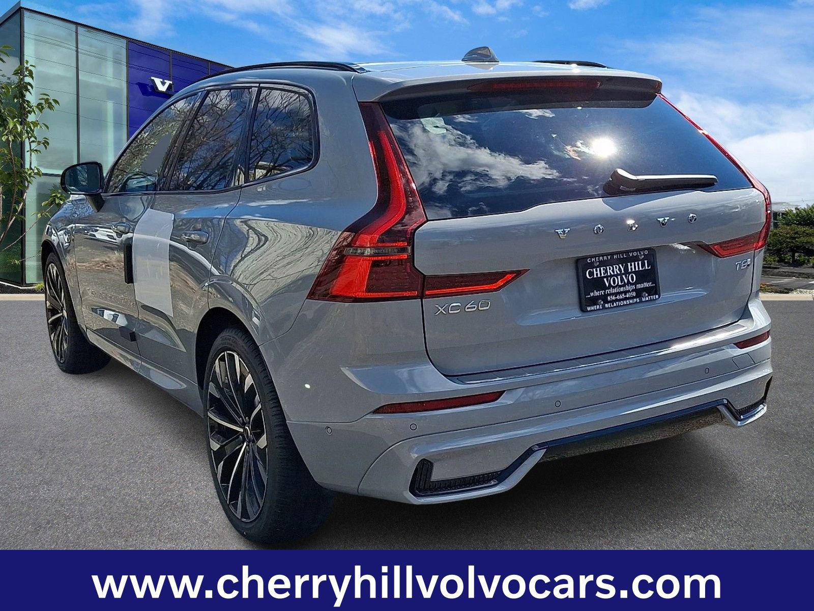 New 2026 Volvo XC60 T8 Ultra w/ Protection Package Premier image 3