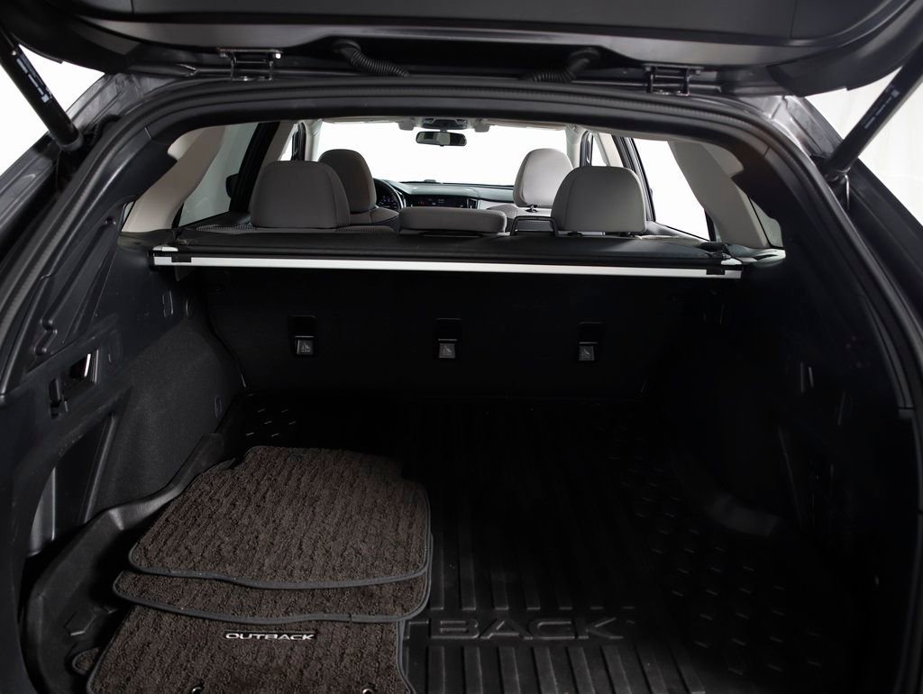 Used 2022 Subaru Outback Premium image 10