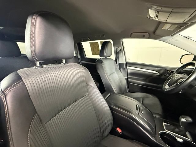 Used 2018 Toyota Highlander Plus FWD image 29
