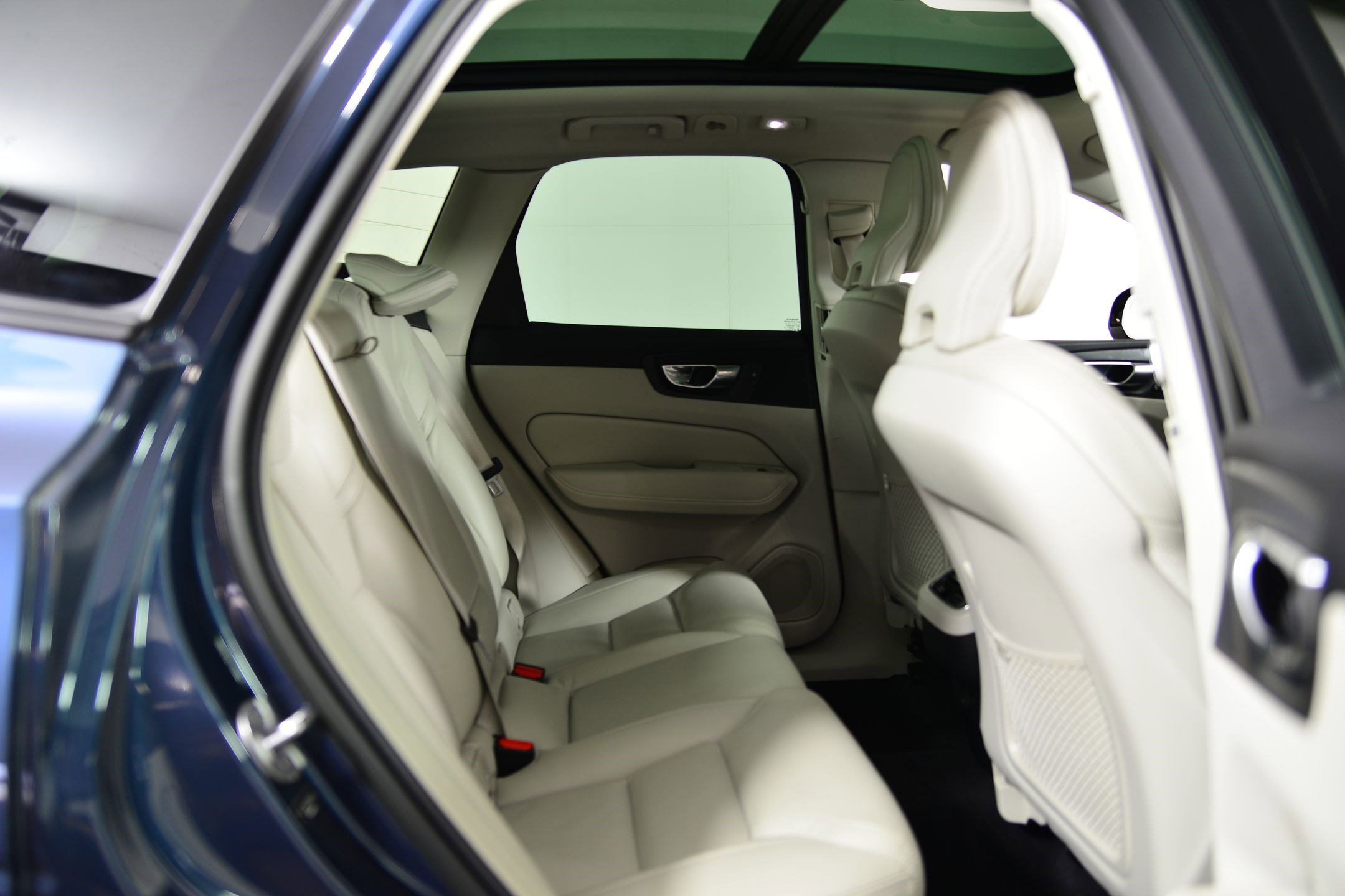 Used 2023 Volvo XC60 B5 Ultimate w/ Climate Package image 20